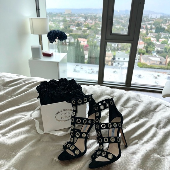 Authentic Prada Décolleté Heeled Sandals
Black suede and silver-coloured sails. - Picture 6 of 14